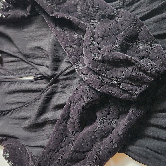 Forever21, Women's Sexy Little Black Romper with Velvet-Like lace sleeves Sz aS - Picture 8 of 11